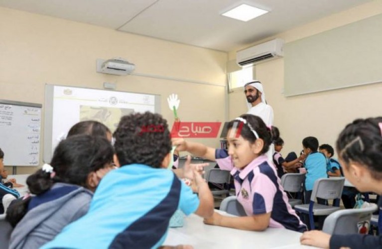 الإمارات تخلى المدارس لمدة شهر بسبب كورونا