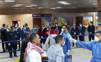 سفارة مصر بالكويت تعيد 300 عالق للقاهرة غداً الخميس في أخر رحلة طيران