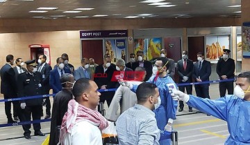 سفارة مصر بالكويت تعيد 300 عالق للقاهرة غداً الخميس في أخر رحلة طيران