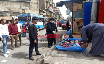 أمن القاهرة يشن حملات لاخلاء سوق العتبة ويعين خدمات لمنع عودة البائعين