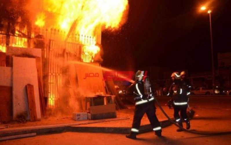 إخماد حريق في مصنع بطاطين في العاشر من رمضان