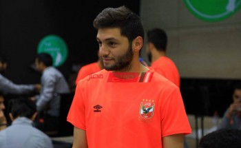الأهلي يقرر رفع اسم كريم نيدفيد من قائمة الموسم الجديد