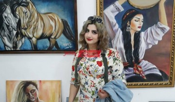 ميس فنانة سورية تعبر عن المرأة بالألوان