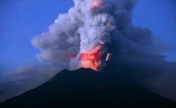 يثور بركان اناك كراكاتو فى إندونيسيا