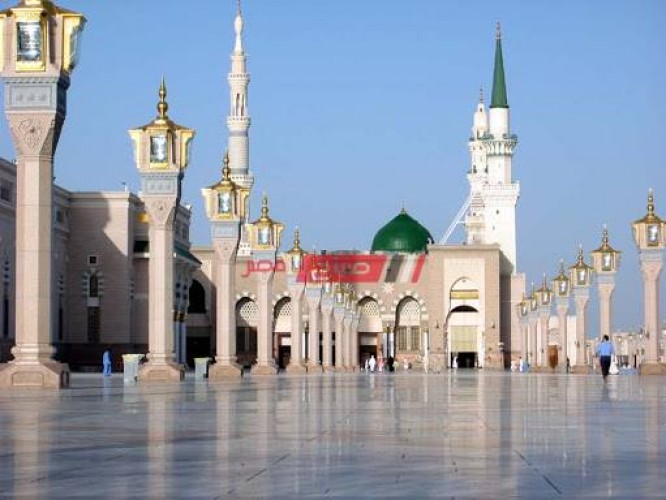 إقامة صلاة التراويح في المسجد النبوي في شهر رمضان وتعليق حضور المصلين