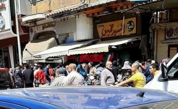 بالصور زحام وتكدس المواطنين في اسواق دمياط لشراء الفسيخ استعداداً للإحتفال بموسم شم النسيم