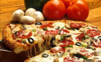 البيتزا الإيطالي في المنزل بأقل التكاليف والطعم لا يقاوم