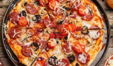 طريقة عمل بيتزا بالعجينة الهشة للسحور