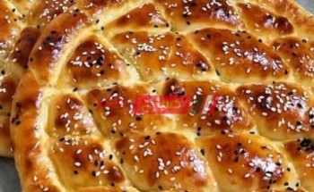 طريقة عمل الخبز التركي بالسمسم وحبة البركة