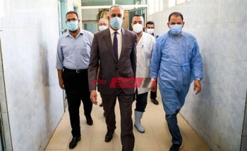 زيارة سكرتير عام المحافظة لمستشفى قنا العام وخروج 51 حالة متعافية من كورونا
