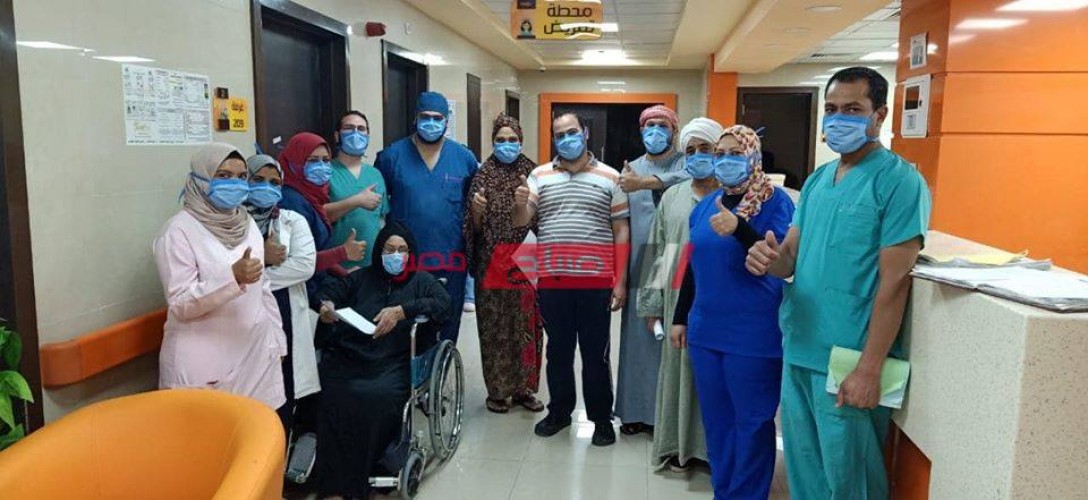 احتفال مستشفى إسنا بخروج 28 شخص مُصاب بكورونا في يوم واحد