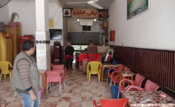 اقبال ضعيف على المقاهي بدمياط في أول أيام تخفيف الإجراءات الإحترازية