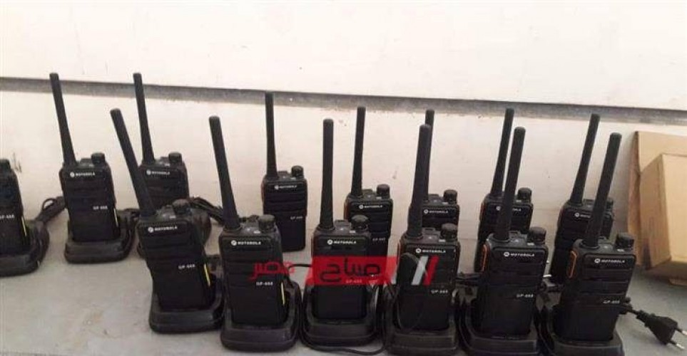 القبض على مجموعة من الأشخاص المتهمين ببيع أجهزة اتصالات غير مرخصة في الدرب الأحمر