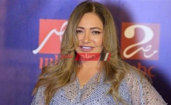 ليلى علوي تستعيد ذكريات المصيف مع العائلة بمشهد من فيلم بحب السيما