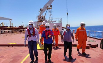 رئيس ويبكو يتفقد ناقلة تصدير الخام وأحدث منظومة للشحن البحري بميناء الحمراء البترولي تنفيذا لتعليمات الوزارة في تحويل مصر مركزا إقليميا لتداول الطاقة