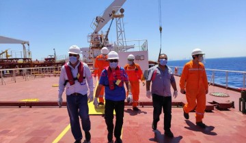 رئيس ويبكو يتفقد ناقلة تصدير الخام وأحدث منظومة للشحن البحري بميناء الحمراء البترولي تنفيذا لتعليمات الوزارة في تحويل مصر مركزا إقليميا لتداول الطاقة