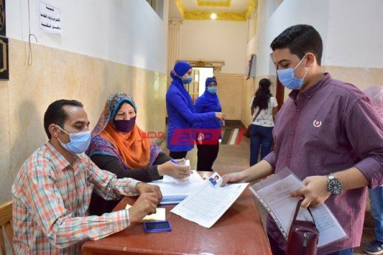 جامعة بني سويف توقع الكشف الطبى على 600 طالب من المستجدين