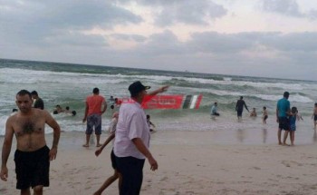 بالصور حملات مكبرة على شواطئ العجمى لمنع تسلل المواطنين