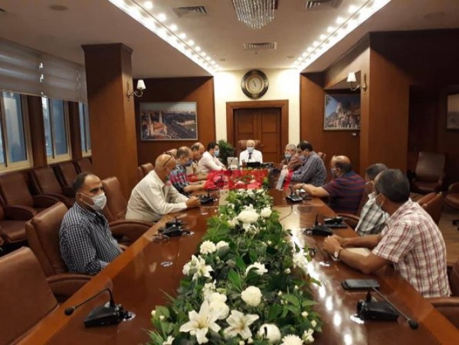 محافظ بورسعيد يعقد اجتماعا عاجلا لمتابعة سير العمل داخل المحافظة