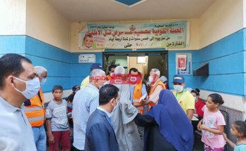 توقيع الكشف على 1000 مواطن خلال قافلة طبية في نجع الحجيري بقنا
