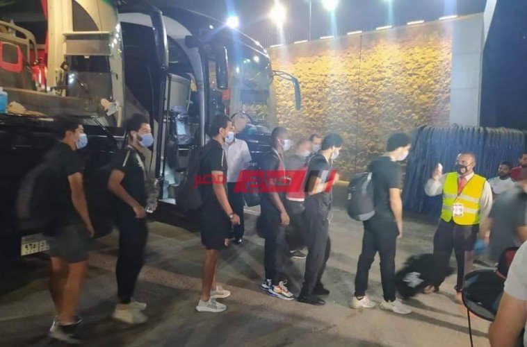 وصول لاعبي الأهلي و بيراميدز إلى ملعب القاهرة الدولي
