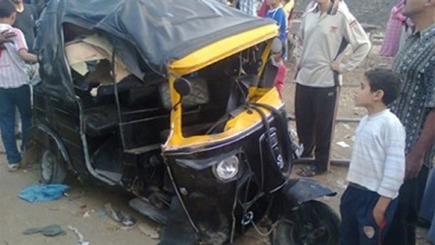 إصابة 8 أشخاص نتيجة حادث إنقلاب توك توك فى قنا