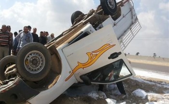 إصابة 9 أشخاص إثر حادث انقلاب سيارة ربع نقل بمدينة حلوان