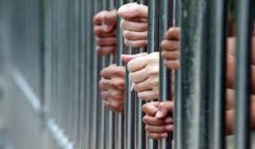 حبس 4 عاطلين بتهمة سرقة المواطنين بإنتحال صفة رجال شرطة فى المقطم