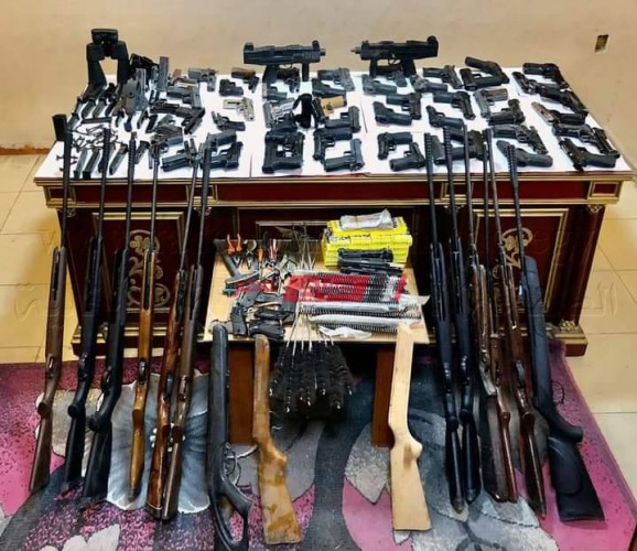 ضبط 8 أشخاص بحوزتهم 14 قطعة سلاح نارى خلال حملة أمنية مكبرة فى أسيوط