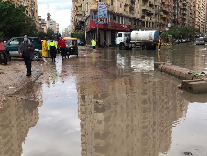 بالفيديو محافظ الإسكندرية يتابع تصريف تراكم المياه بسبب الأمطار الغزيرة
