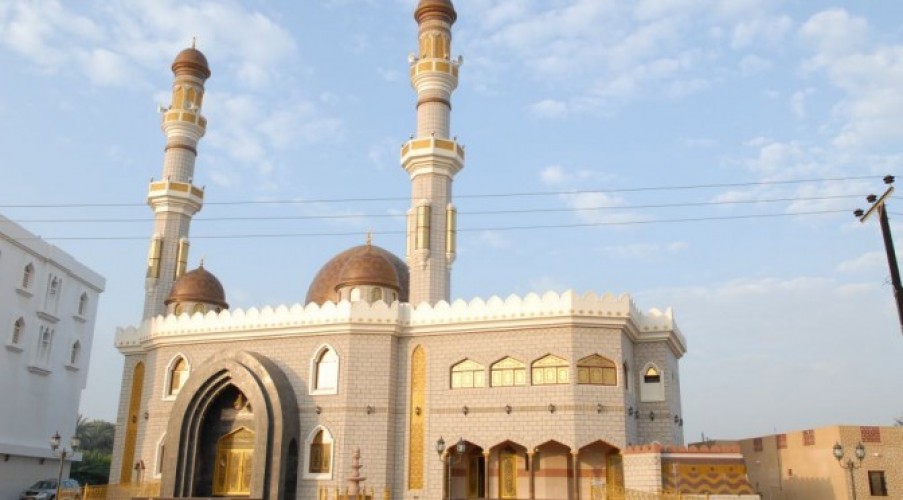 سلطنة عمان تعيد فتح المساجد