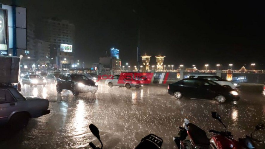 أمطار غزيرة تصل لحد السيول علي الإسكندرية والأرصاد تحذر المواطنين