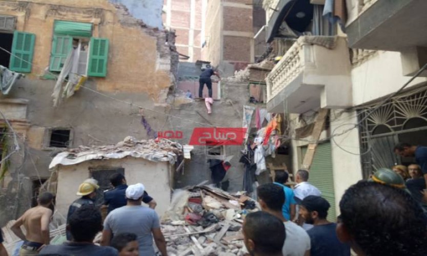 انهيار عقار مأهول بالسكان والبحث عن مفقودين أسفل الأنقاض في الإسكندرية