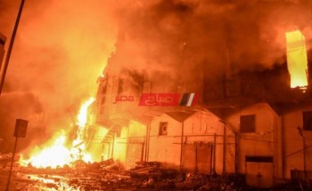 سبب وتداعيات حريق ميناء الإسكندرية بعد الدفع بـ 18 سيارة إطفاء وانهيار طابقين وانتشار النيران بسبب الرياح