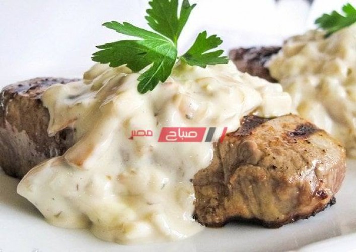طريقة عمل شرائح ستيك اللحم بصوص الزبدة والمشروم على طريقة الشيف محمد حامد