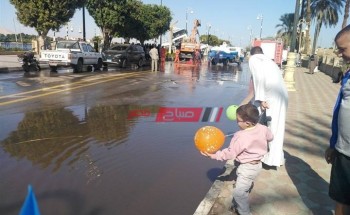 انقلاب سيارة وكسر ماسورة مياه على كورنيش نيل الأقصر