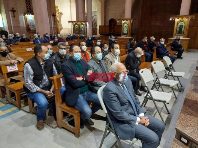 محافظ بورسعيد يحضر مراسم تشييع جثمان مدير مشروع تربية الماشية بالكنيسة الكاتدرائية
