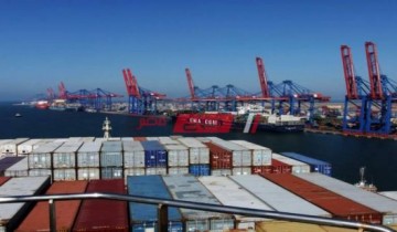 ميناء دمياط يعلن إستقبال 24 سفينة صادر ووارد آخر 24 ساعة