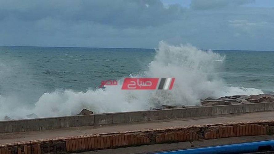 تحذير من ارتفاع موج البحر بشواطئ الإسكندرية