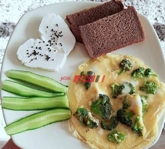 طريقة عمل اومليت بيض بالبروكلي لفطور صحي ومشبع