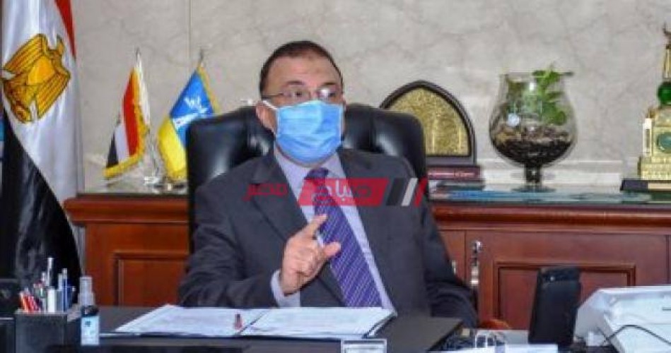 محافظ الإسكندرية بعد تعافيه من فيروس كورونا يستأنف عمله من مكتبه