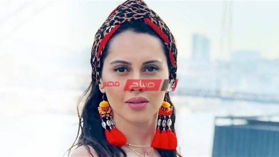ياسمين رئيس تقدم واجب العزاء لصديقتها دينا الشربيني في وفاة والدتها