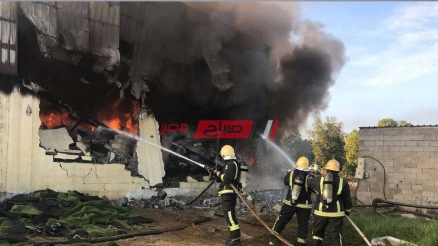 بالفيديو السيطرة على حريق نشب داخل مخزن للأخشاب في قرية البستان بدمياط