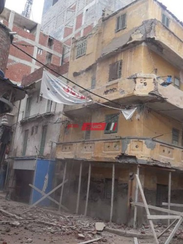 انهيار شرفات عقار مكون من 4 طوابق بحي المنتزه في محافظة الإسكندرية