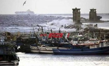 لسوء الاحوال الجوية: توقف حركة الصيد بمدينة عزبة البرج ومنع سير المراكب