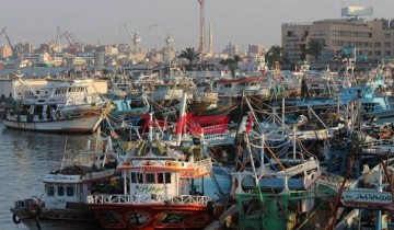 توقف حركة الصيد بميناء بورسعيد في اليوم الثالث لسوء الأحوال الجوية