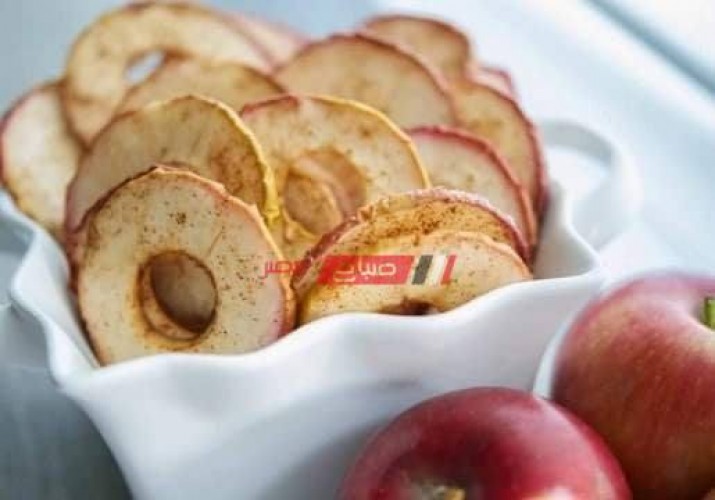طريقة عمل شرائح التفاح بالقرفة لوجبة سناك خفيفة