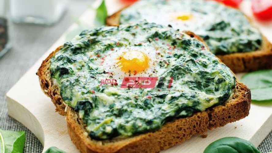 طريقة عمل توست البيض بالسبانخ لفطور صحي ومشبع