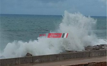 بسبب الرياح الشديدة وارتفاع موج البحر غلق بوغازي الإسكندرية والدخيلة الآن