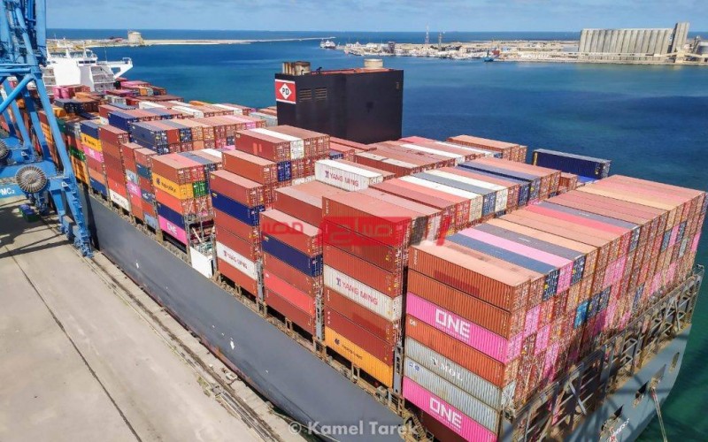 تصدير 28 ألف طن فوسفات ويوريا ورمال عبر ميناء دمياط